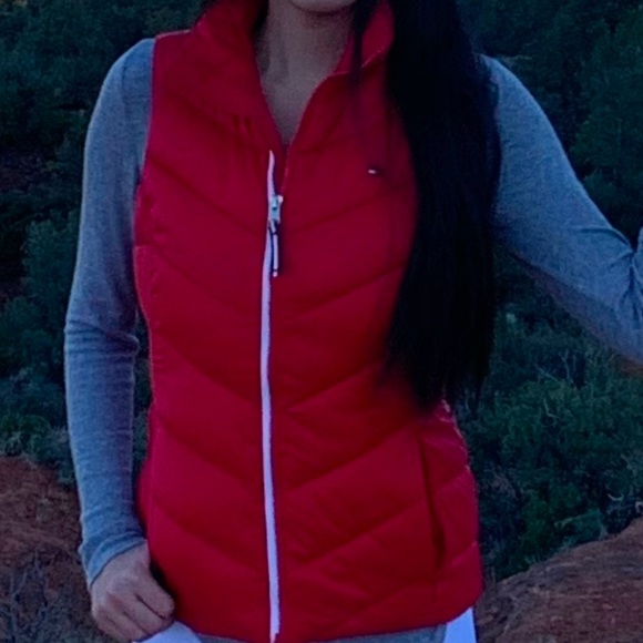 Tommy Hilfiger Red Puffer Vest - Picture 1 of 2